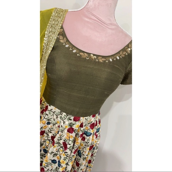 Indian suit for Indian events - Picture 2 of 3